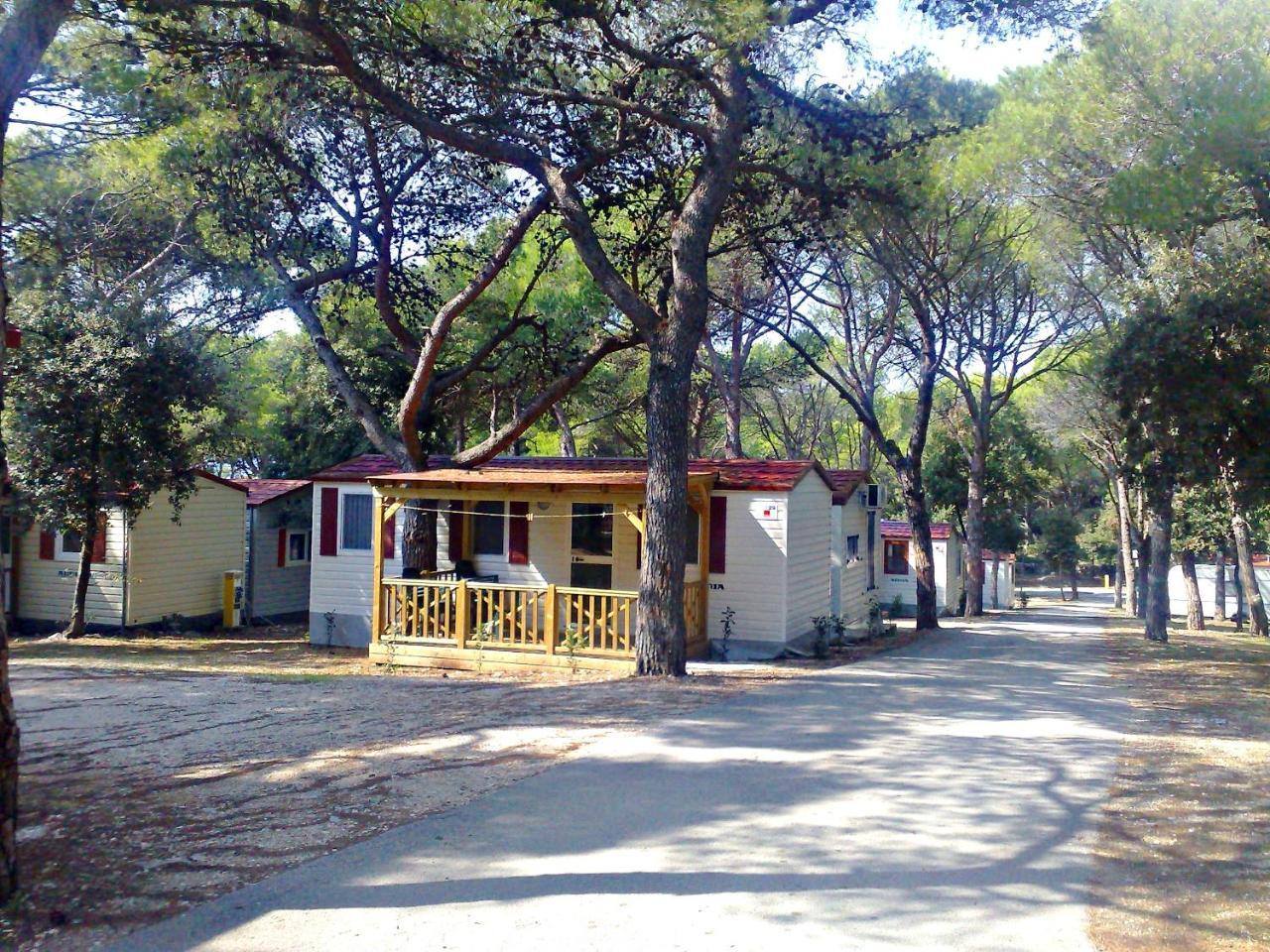 Camping Kozarica Mobile Homes Пакоштане Экстерьер фото